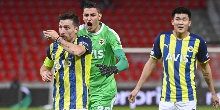 Fenerbahce - Eintracht Frankfurt Fenerbahce - Eintracht Frankfurt