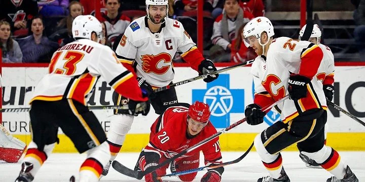 Calgary Flames - Carolina Hurricanes Calgary Flames - Carolina Hurricanes