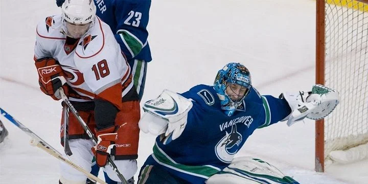 Vancouver Canucks - Carolina Hurricanes