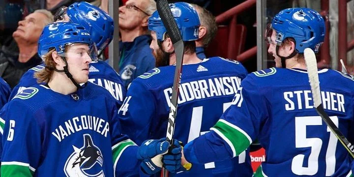 Vancouver Canucks - Arizona Coyotes Vancouver Canucks - Arizona Coyotes