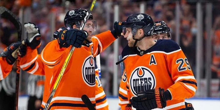 Edmonton Oilers - Chicago Blackhawks Edmonton Oilers - Chicago Blackhawks