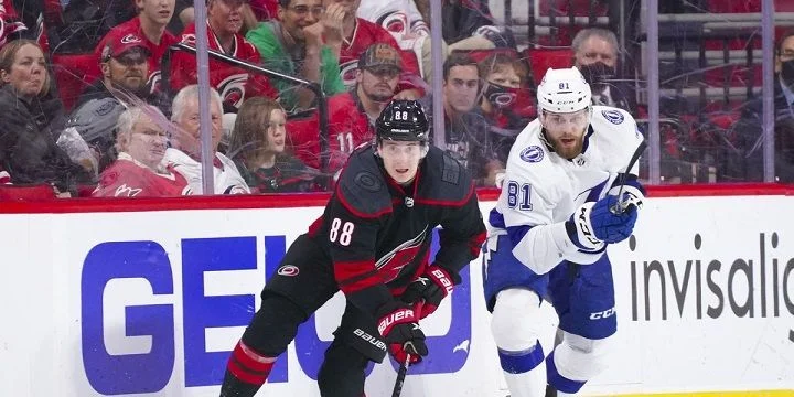 Tampa Bay Lightning - Carolina Hurricanes Tampa Bay Lightning - Carolina Hurricanes