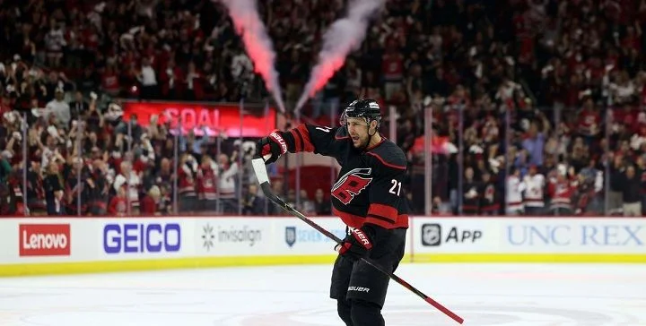Carolina Hurricanes - Boston Bruins