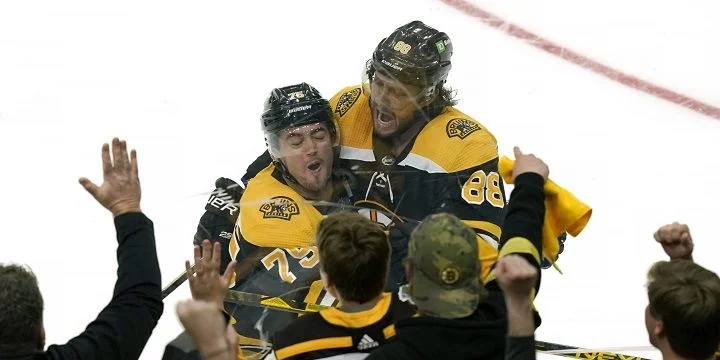 Carolina Hurricanes - Boston Bruins