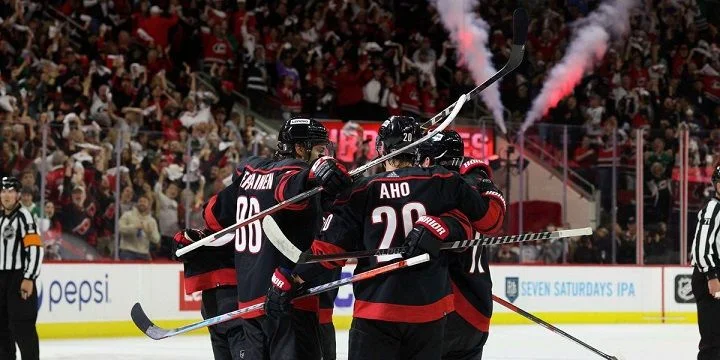 Carolina Hurricanes - Boston Bruins Carolina Hurricanes - Boston Bruins