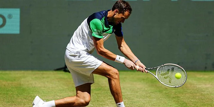 Daniil Medvedev vs Ilya Ivashka Prediction and Betting Tips (16.06.2022)