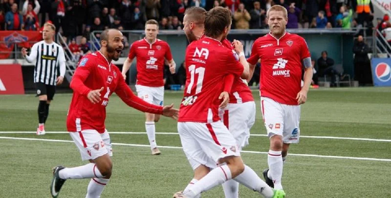 Valur - St. Mirren Valur - St. Mirren