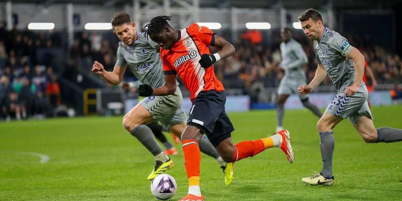Luton Town - Queens Park Rangers Luton Town - Queens Park Rangers