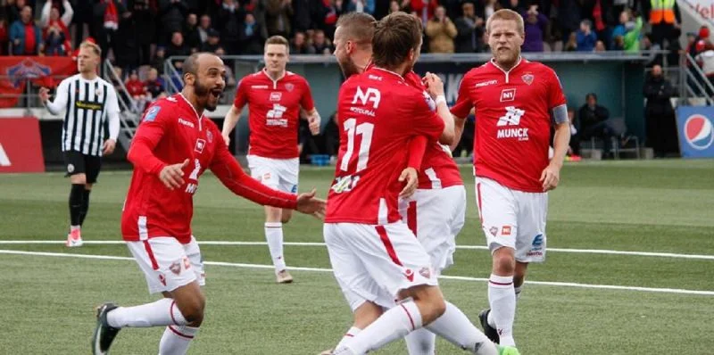 Valur - Stjarnan