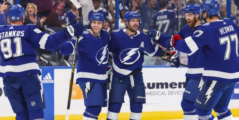 Tampa Bay Lightning - Carolina Hurricanes Tampa Bay Lightning - Carolina Hurricanes