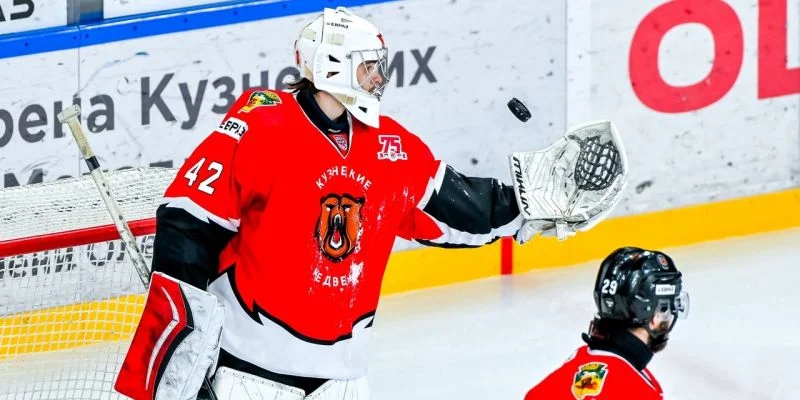 Kuznetskie Medvedi - Stalnye Lisy Kuznetskie Medvedi - Stalnye Lisy