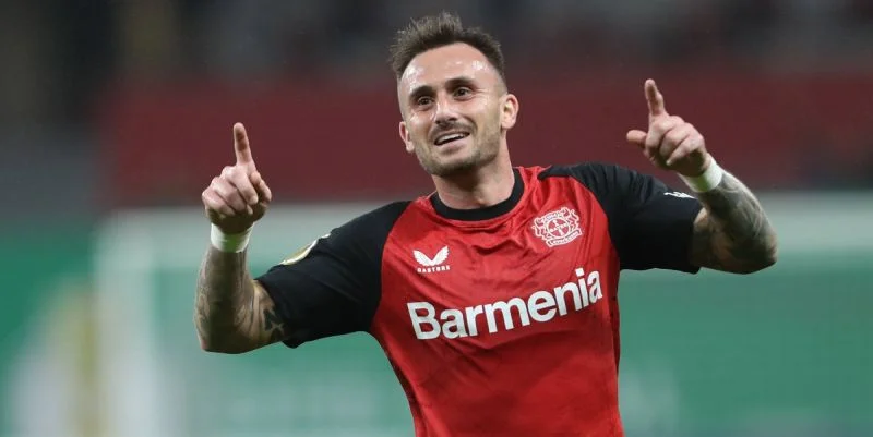 Bayer Leverkusen - VfB Stuttgart Bayer Leverkusen - VfB Stuttgart