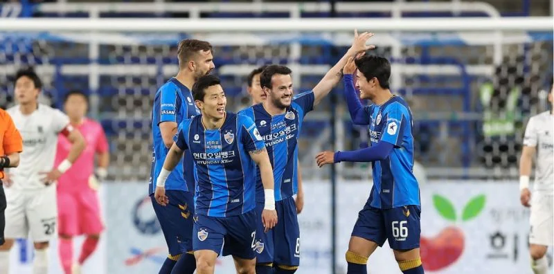 Ulsan Hyundai - Gangwon FC Ulsan Hyundai - Gangwon FC
