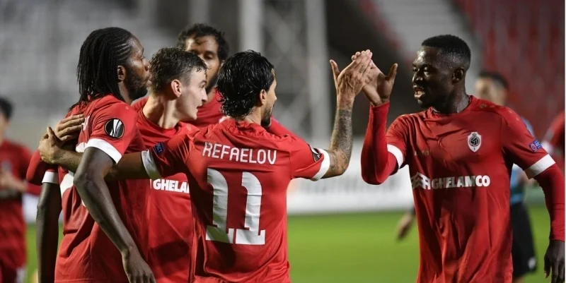 Royal Antwerp - Kortrijk Royal Antwerp - Kortrijk