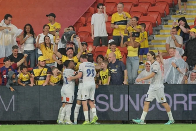 Melbourne Victory - Central Coast Mariners Melbourne Victory - Central Coast Mariners