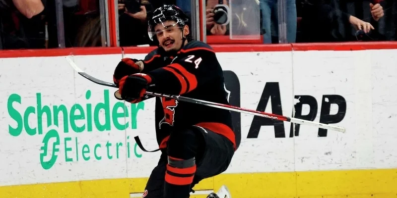 Carolina Hurricanes - Detroit Red Wings Carolina Hurricanes - Detroit Red Wings