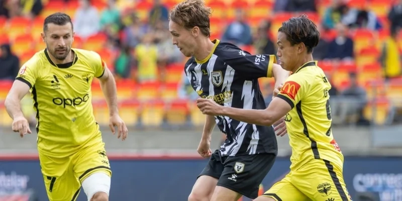 Wellington Phoenix - Brisbane Roar FC Wellington Phoenix - Brisbane Roar FC
