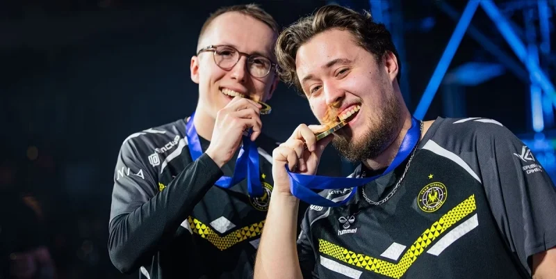 Natus Vincere - Team Spirit Natus Vincere - Team Spirit