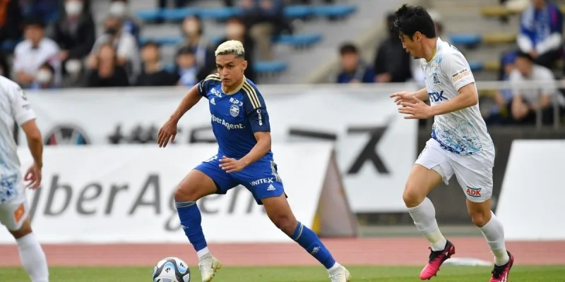 Blaublitz Akita - Roasso Kumamoto Blaublitz Akita - Roasso Kumamoto