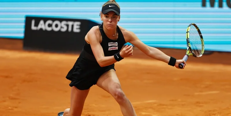 Sara Bejlek - Moyuka Uchijima Sara Bejlek - Moyuka Uchijima
