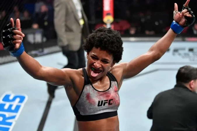 Iasmin Lucindo - Angela Hill