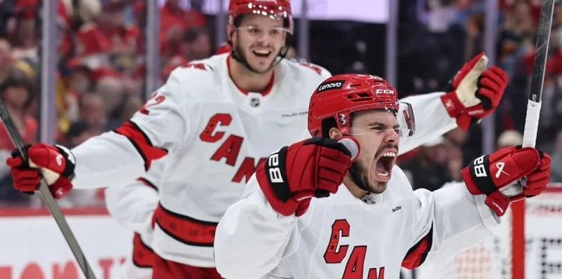 Carolina Hurricanes - Nashville Predators