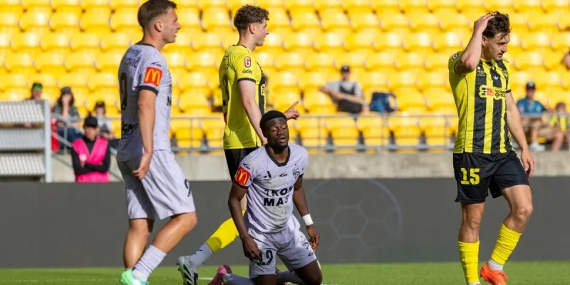 Wellington Phoenix - Adelaide United Wellington Phoenix - Adelaide United