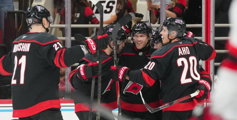 Carolina Hurricanes - Chicago Blackhawks Carolina Hurricanes - Chicago Blackhawks
