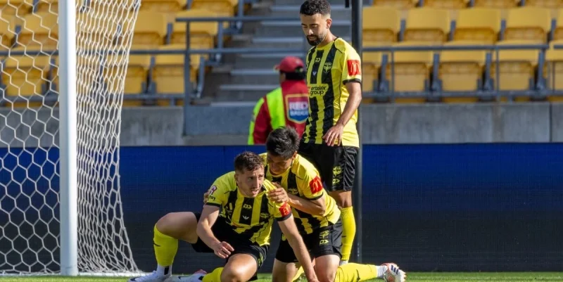 Wellington Phoenix - Melbourne Victory Wellington Phoenix - Melbourne Victory