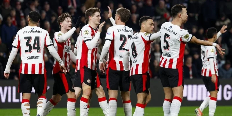 FC Groningen - PSV Eindhoven FC Groningen - PSV Eindhoven
