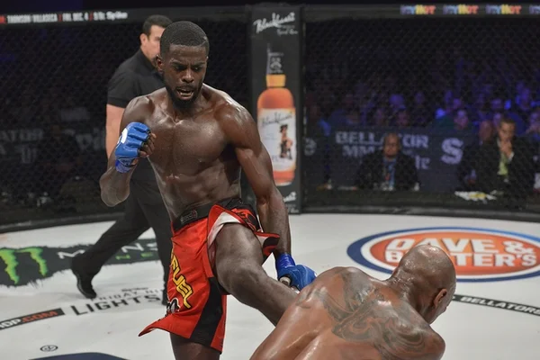 Chidi Njokuani - Carlos Leal