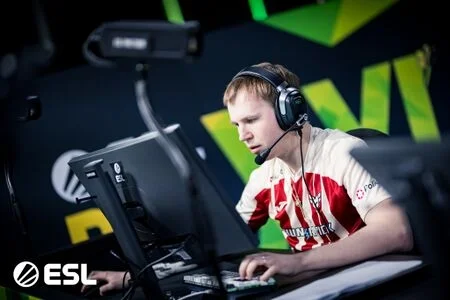 Natus Vincere - Team Spirit