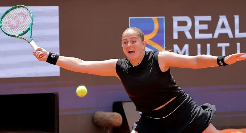 Jelena Ostapenko - Francesca Jones