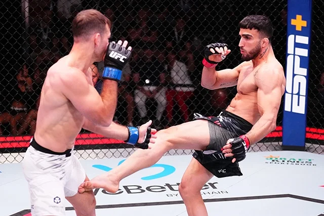 Darren Elkins - Yadier Del Valle