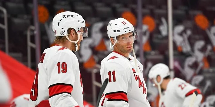 Carolina Hurricanes - Nashville Predators