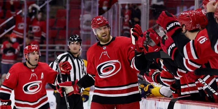 Carolina Hurricanes - Nashville Predators
